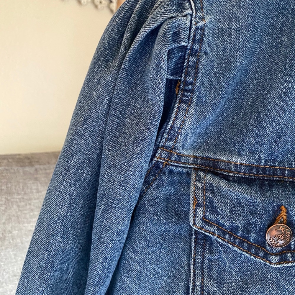 🚨CLOSET CLEAROUT Jean Jacket Puffed Sleeve - Picture 3 of 4